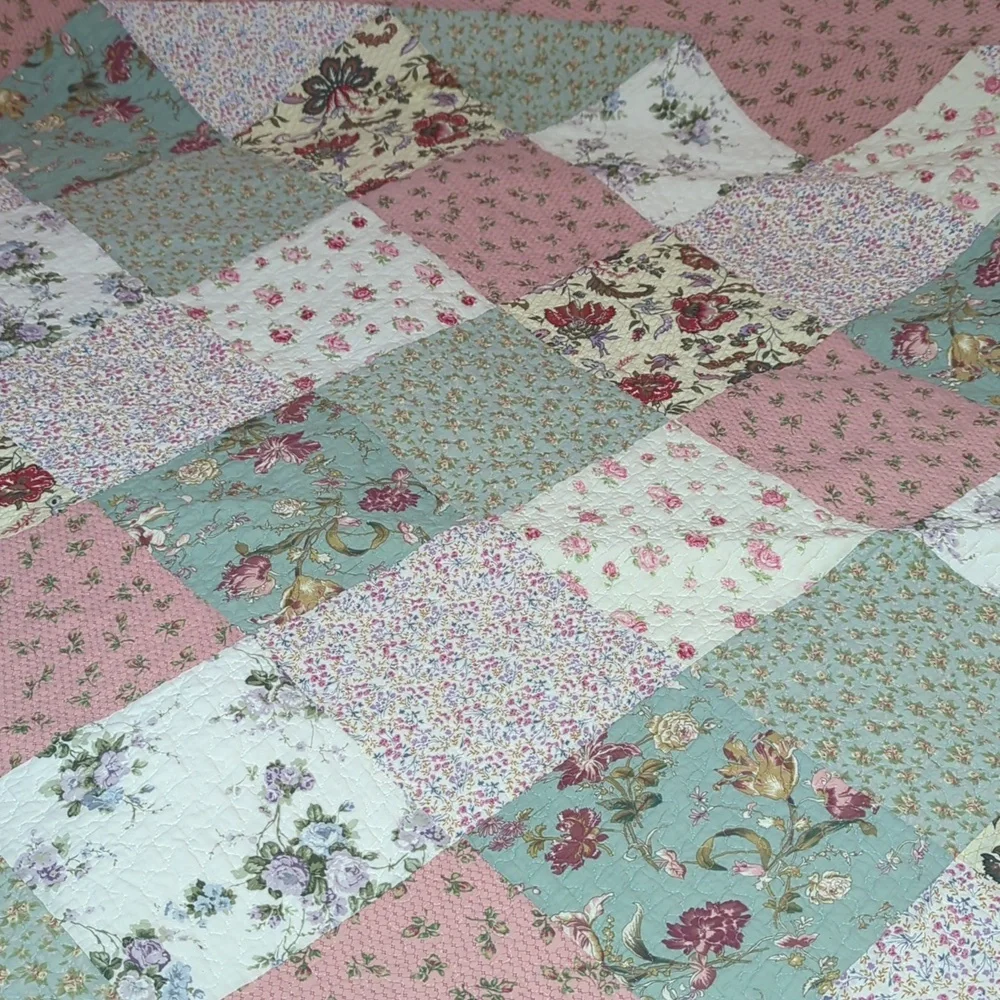Vintage/HandMade The Old Country Store Floral Patchwork Prairie Cabin Quilt King
